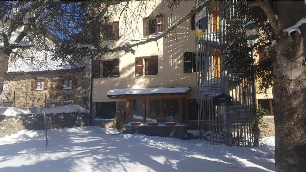 Xalet-Refugi U.E.C. Hostel La Molina  Exterior photo