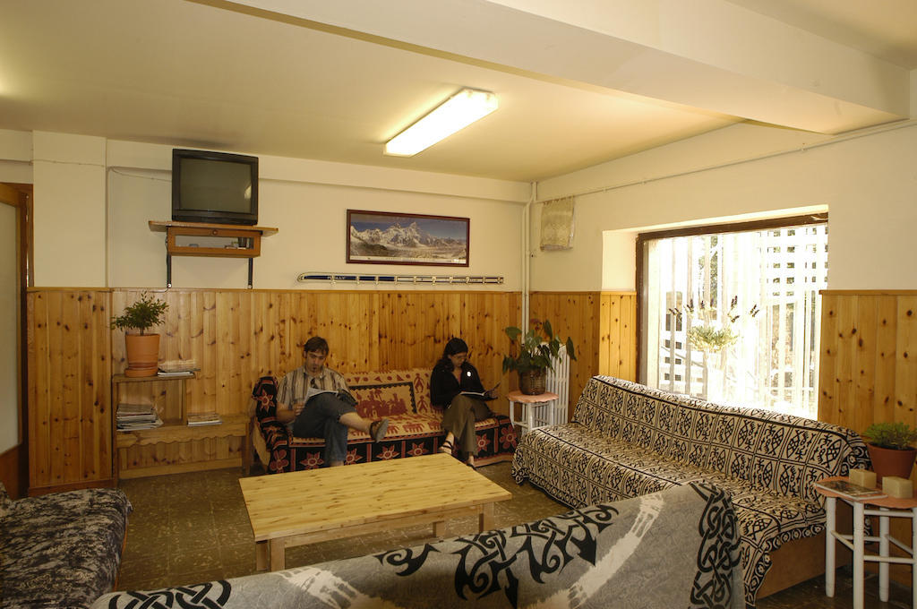 Xalet-Refugi U.E.C. Hostel La Molina  Exterior photo